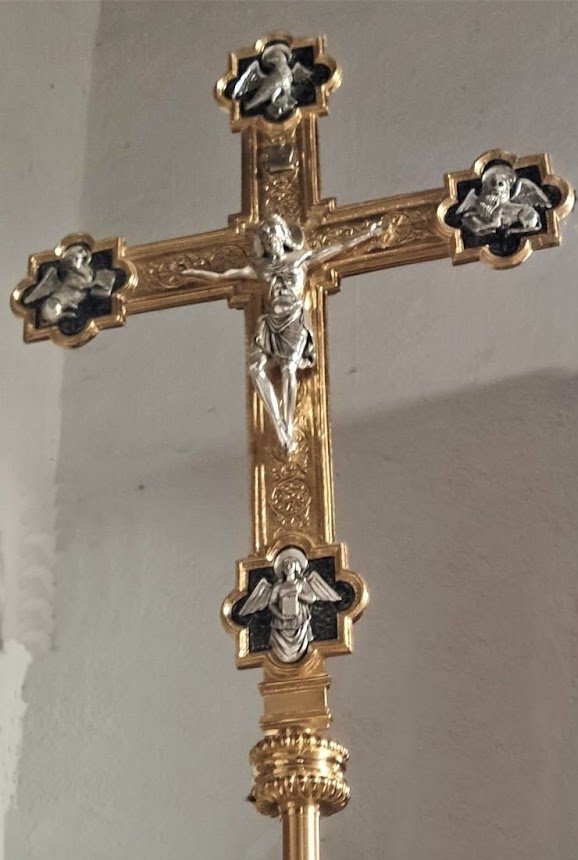 Cruz procesional con tetramorfos